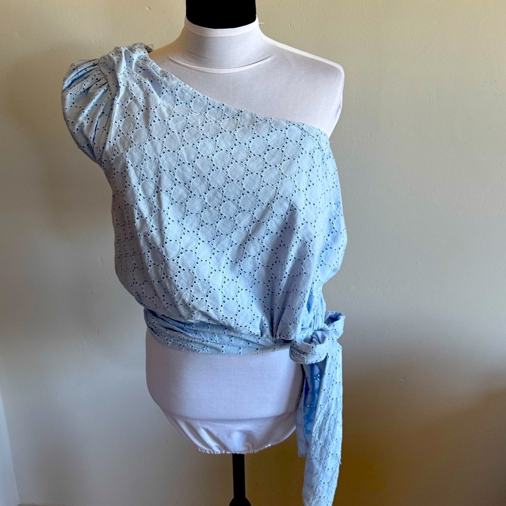 One shoulder top
